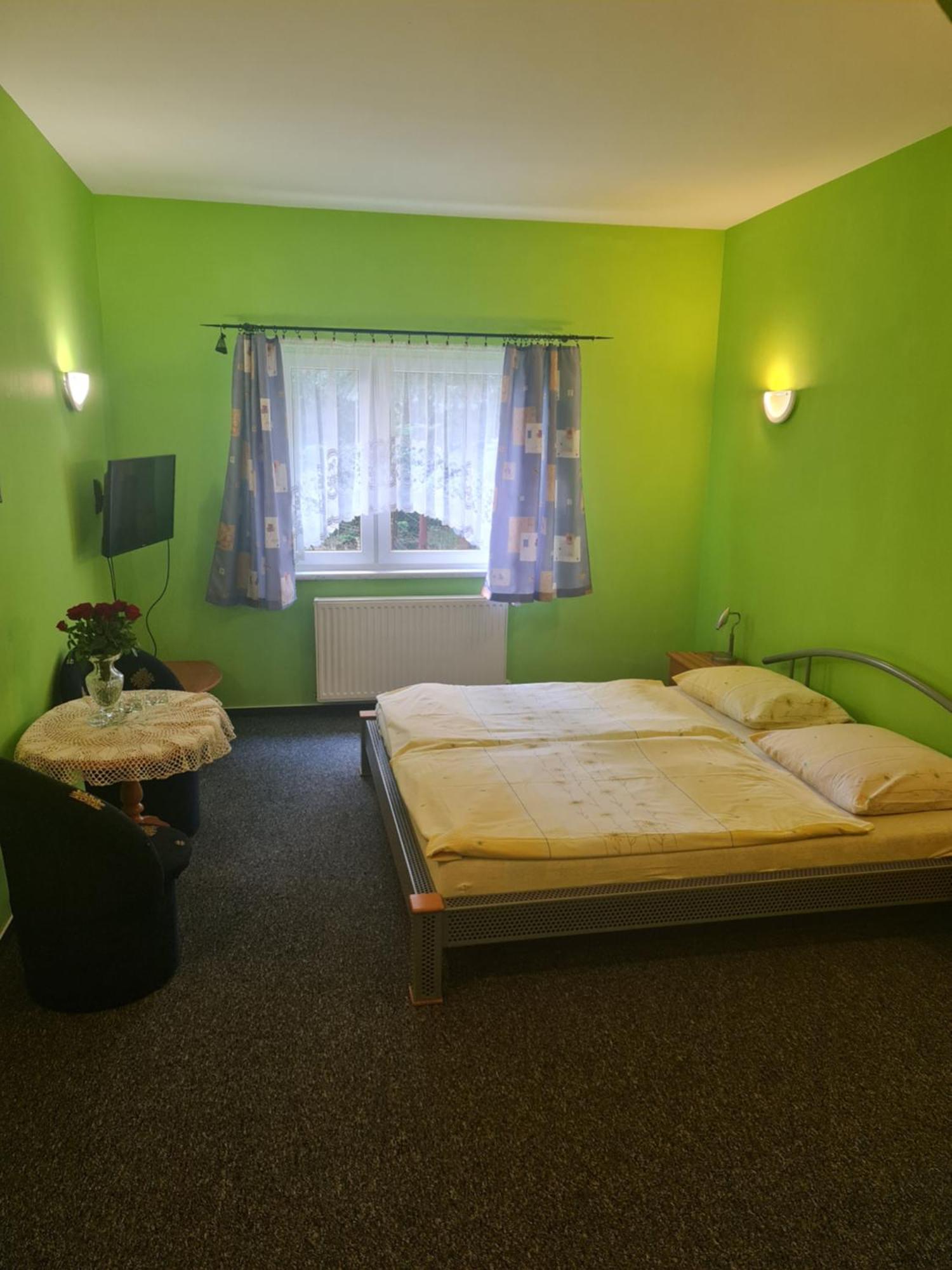 Restaurant & Hostel "Broadway" Kliniska 외부 사진