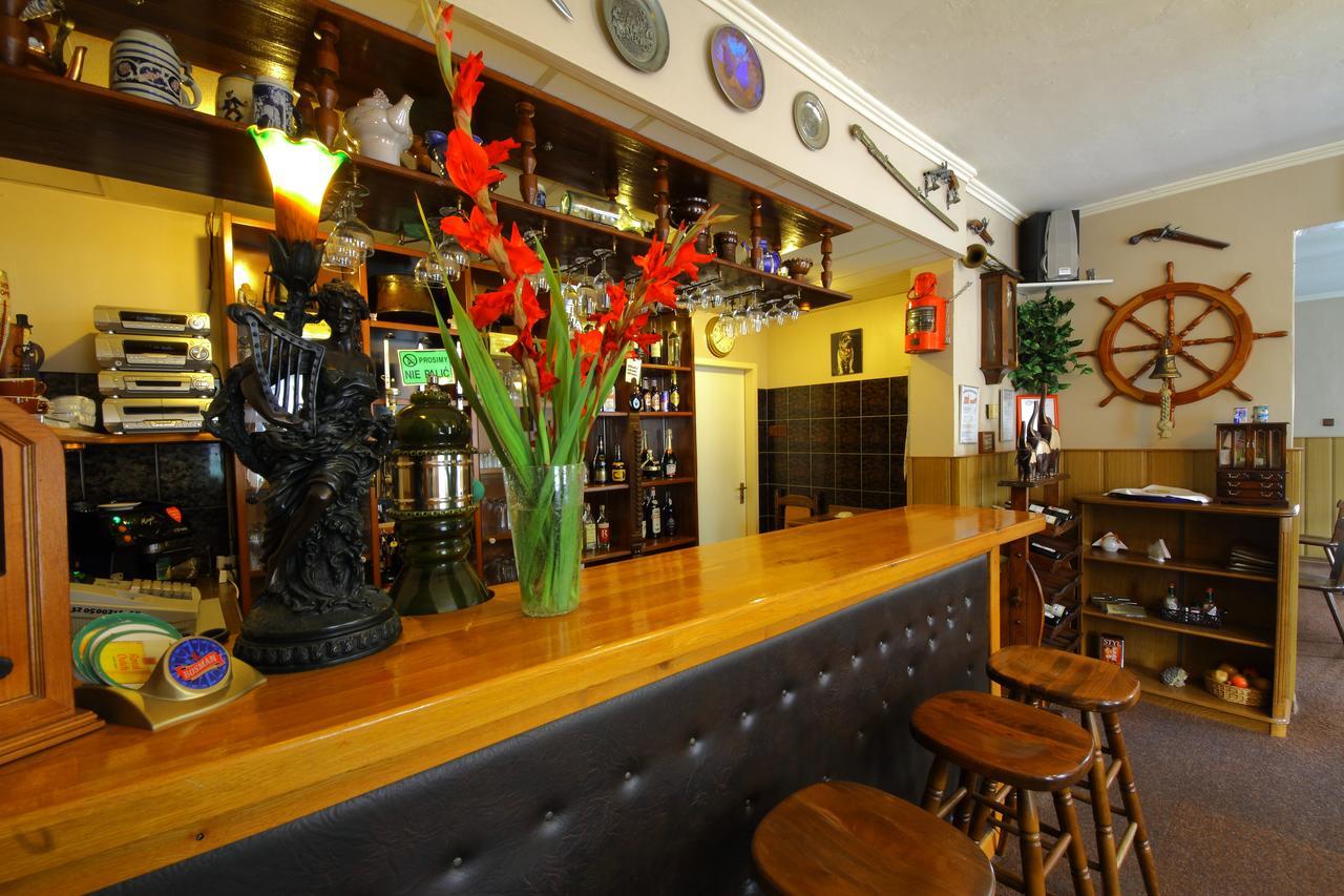 Restaurant & Hostel "Broadway" Kliniska 외부 사진