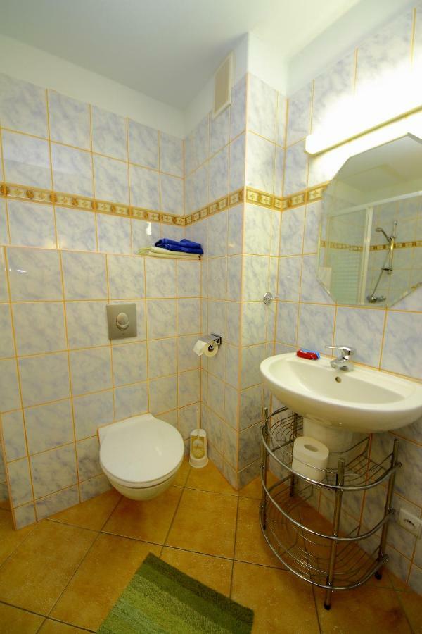 Restaurant & Hostel "Broadway" Kliniska 외부 사진