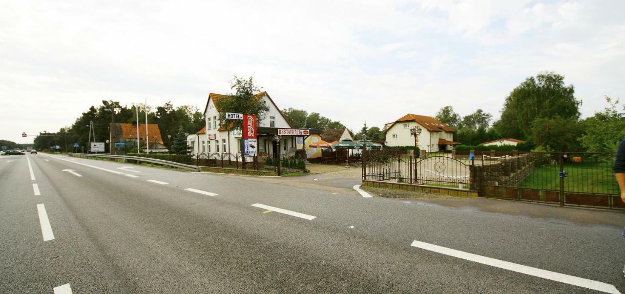 Restaurant & Hostel "Broadway" Kliniska 외부 사진