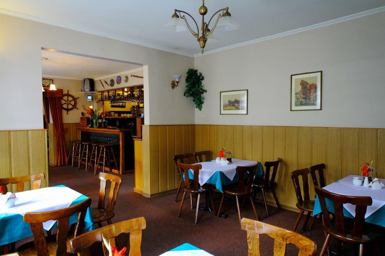 Restaurant & Hostel "Broadway" Kliniska 외부 사진